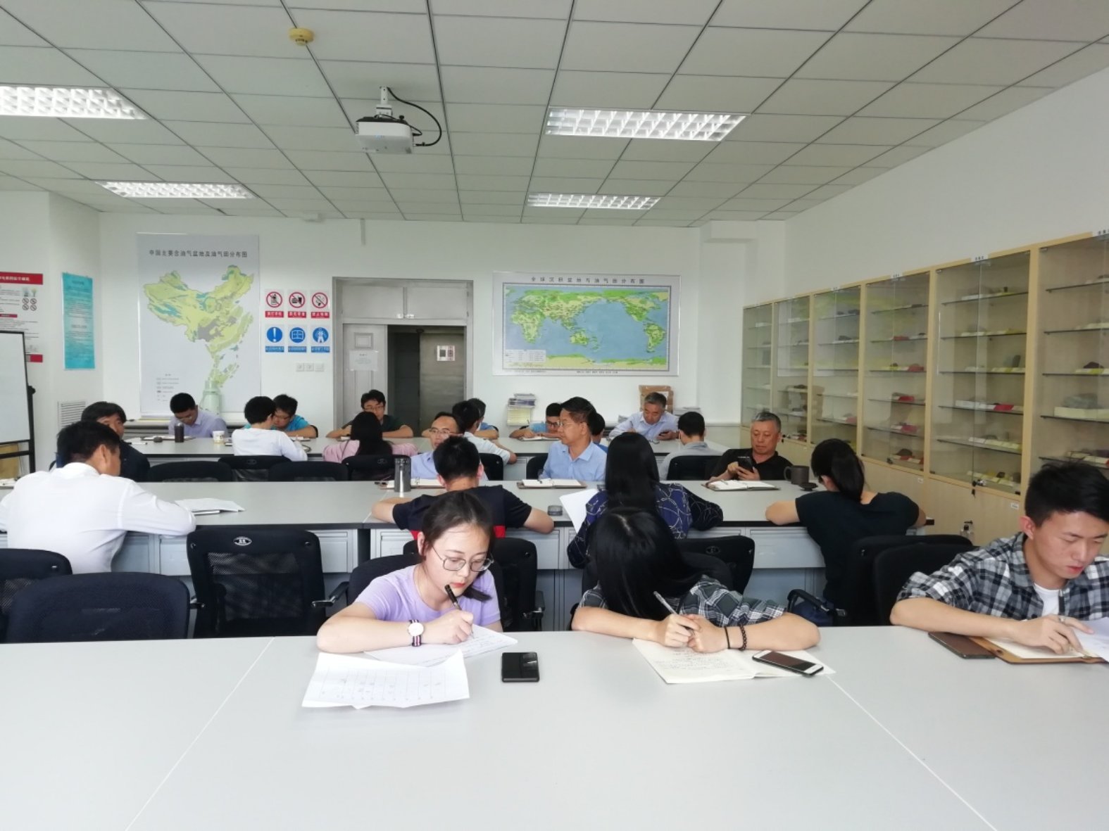 C:\gg\支部工作\2019\9\學(xué)校“不忘初心 牢記使命”主題教育活動\新聞稿\IMG_20190919_141623.jpg