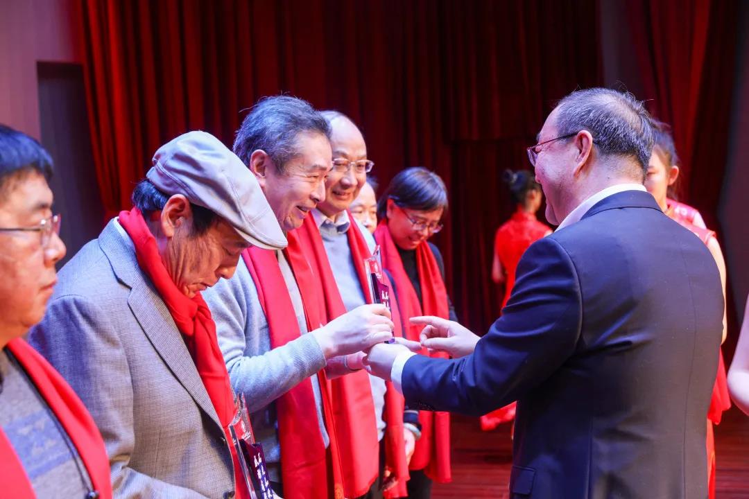 aad83541fdc34d639977baa7812a5cdd.jpg aad83541fdc34d639977baa7812a5cdd.jpg