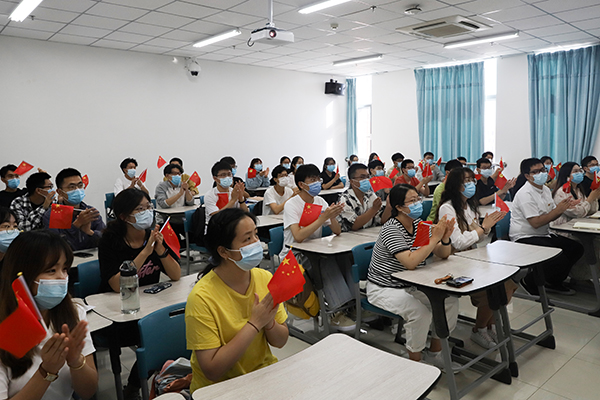 校區干部師生觀看慶祝中國共產黨成立100周年大會——邱煜珩攝 (17).jpg