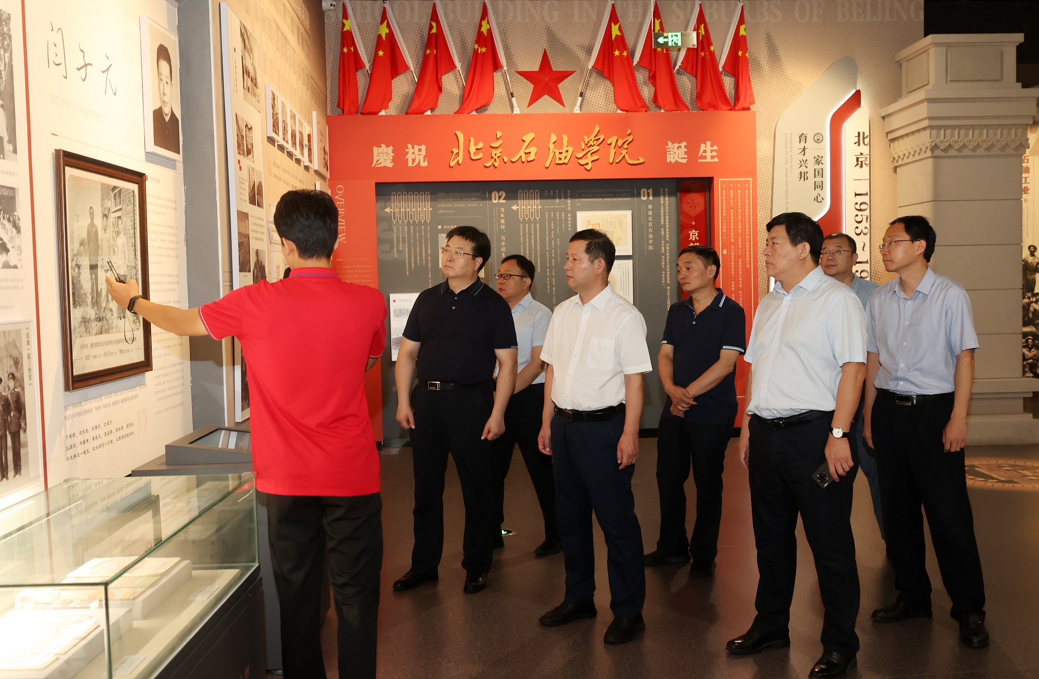 王同奇一行參觀校史館  王大勇攝影 (1).jpg