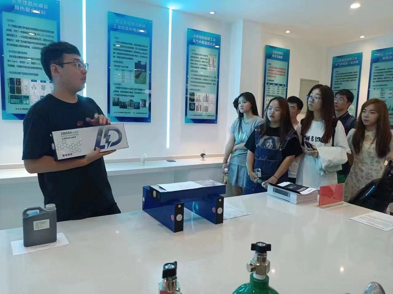 7.向本科生宣講新型儲能技術.jpg