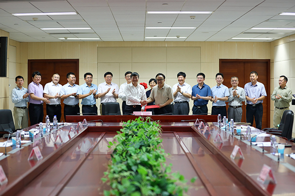 93e76a8f801a40f1aa1a3333dd2ba955.jpg 20200914_海油發(fā)展-中國石油大學(xué)(北京)海上風(fēng)電工程技術(shù)聯(lián)合研究中心簽約暨揭牌儀式_孟禹豪攝 (4).jpg