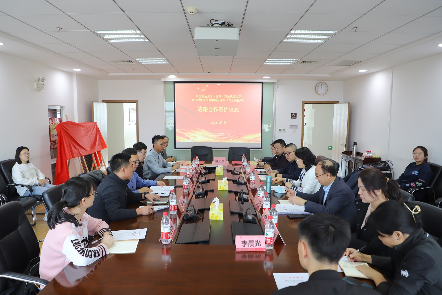 20231007校區與克拉瑪依市中西醫結合醫院(市人民醫院)戰略合作協議簽約儀式-魏靜怡 (11).JPG