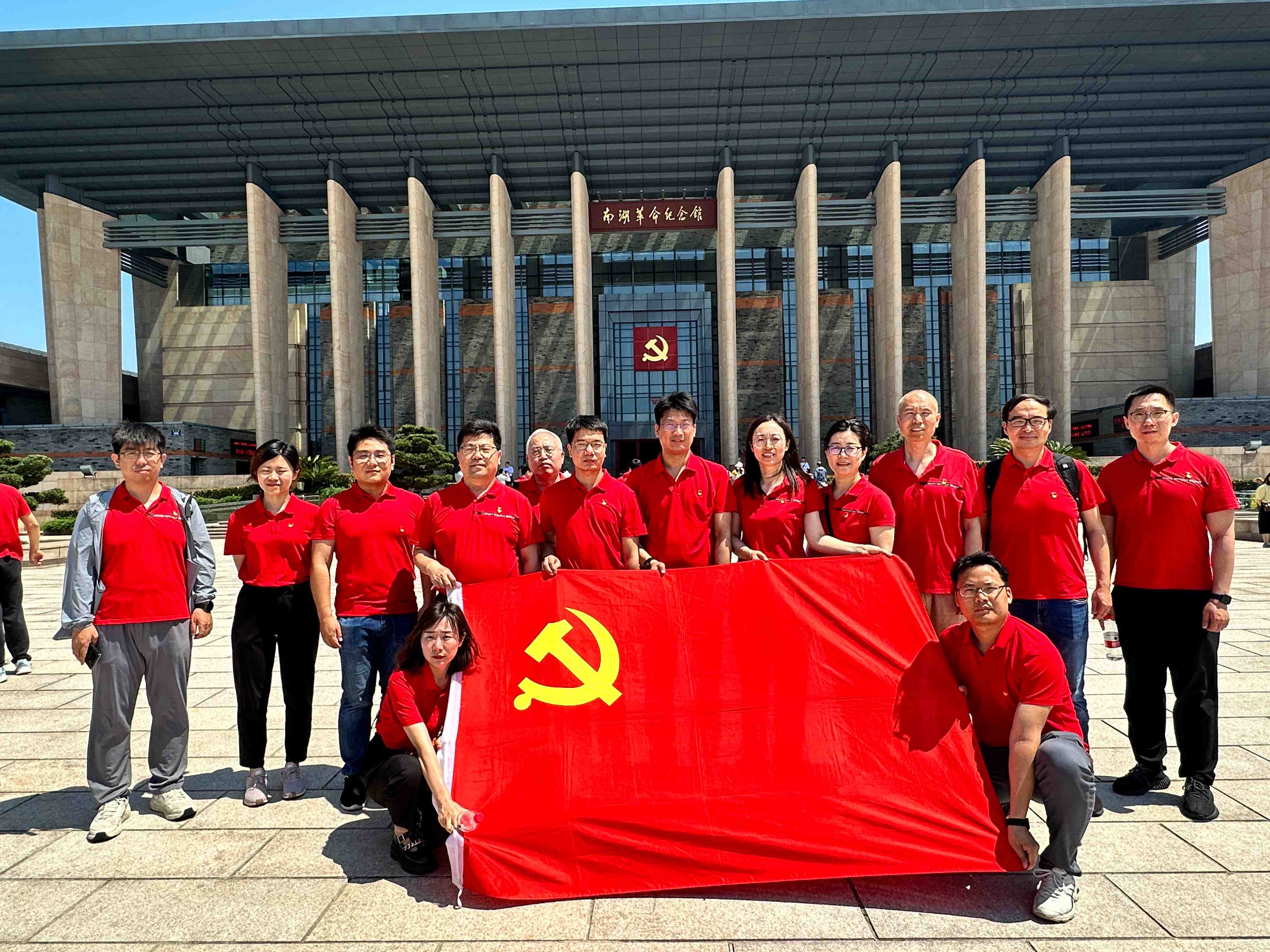 3.機械  儲運系教工黨支部赴嘉興南湖開展主題實踐.jpg